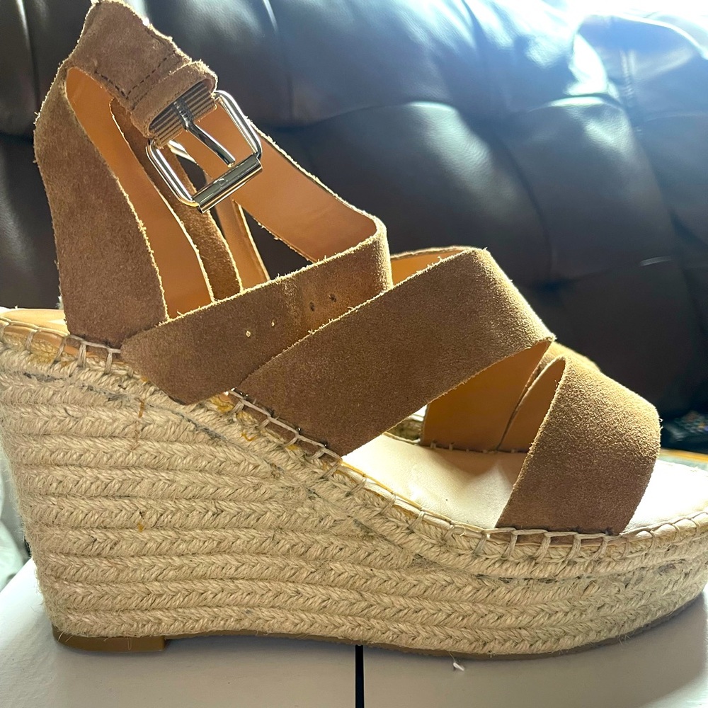 NWT Dolce Vita Shayla Suede Wedge Sandal